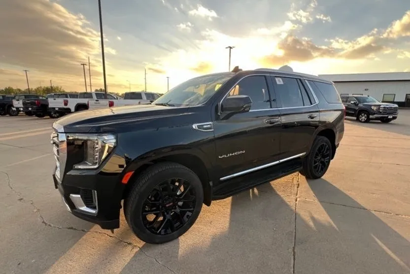 2024 Gmc Yukon SLT photo 1