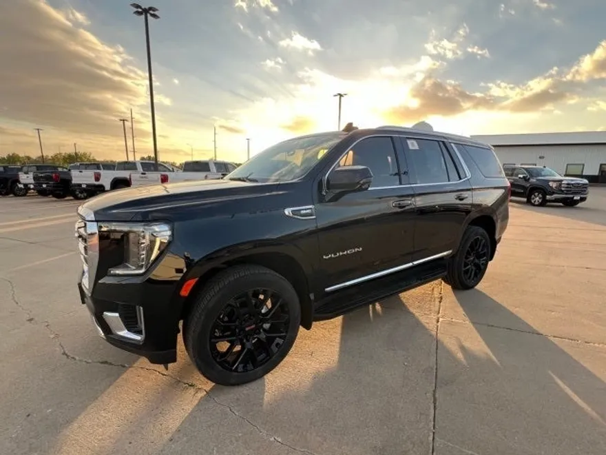 2024 Gmc Yukon SLT photo 1