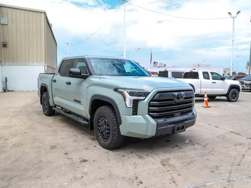 2025 Toyota Tundra SR5 photo 1