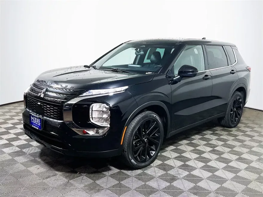 2023 Mitsubishi Outlander SE Black Edition photo 1