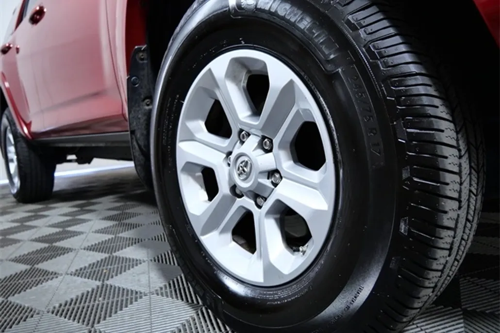2018 Toyota 4Runner SR5 photo 1
