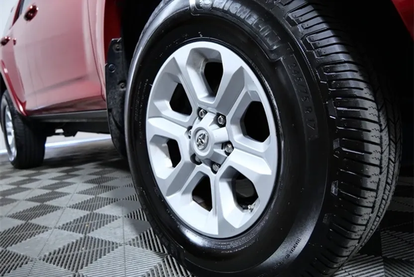 2018 Toyota 4Runner SR5 photo 1