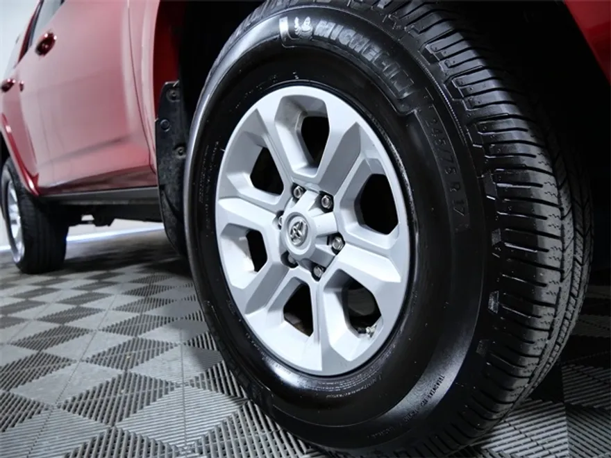 2018 Toyota 4Runner SR5 photo 1