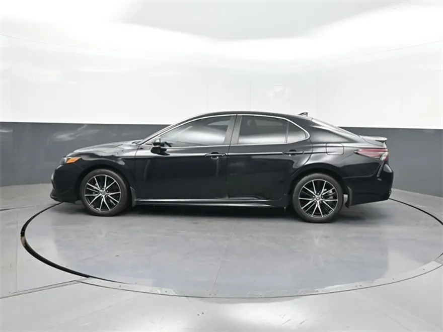 2024 Toyota Camry SE photo 1