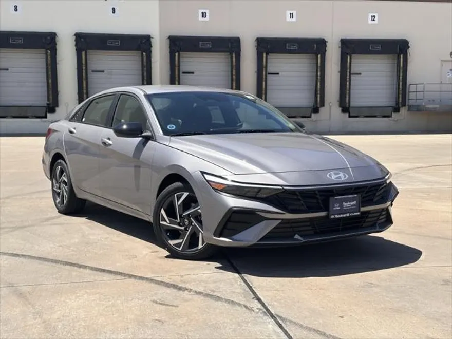 2025 Hyundai Elantra SEL Sport photo 1