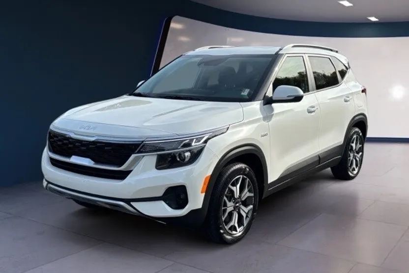 2023 Kia Seltos EX photo 1