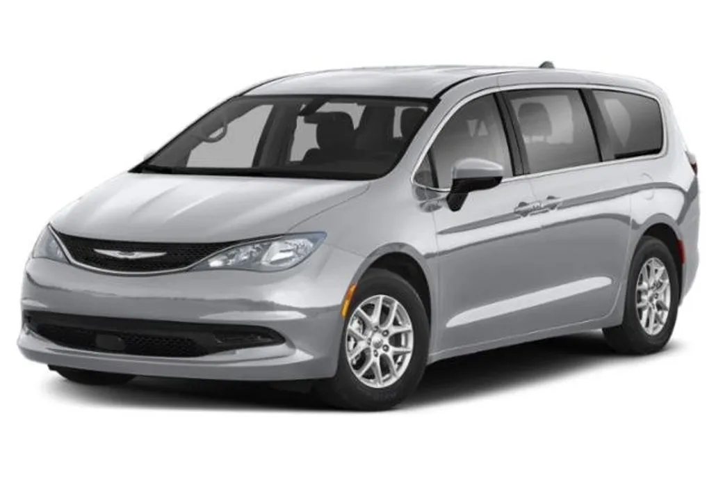 2022 Chrysler Voyager LX photo 1