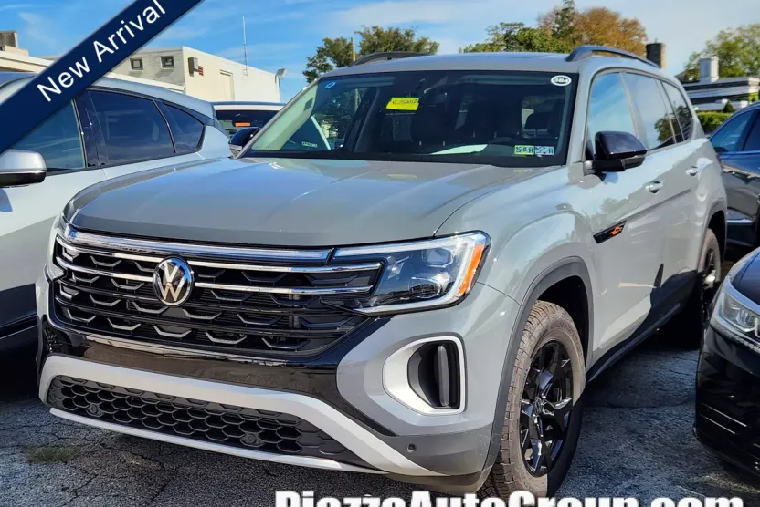 2025 Volkswagen Atlas Peak Edition photo 1