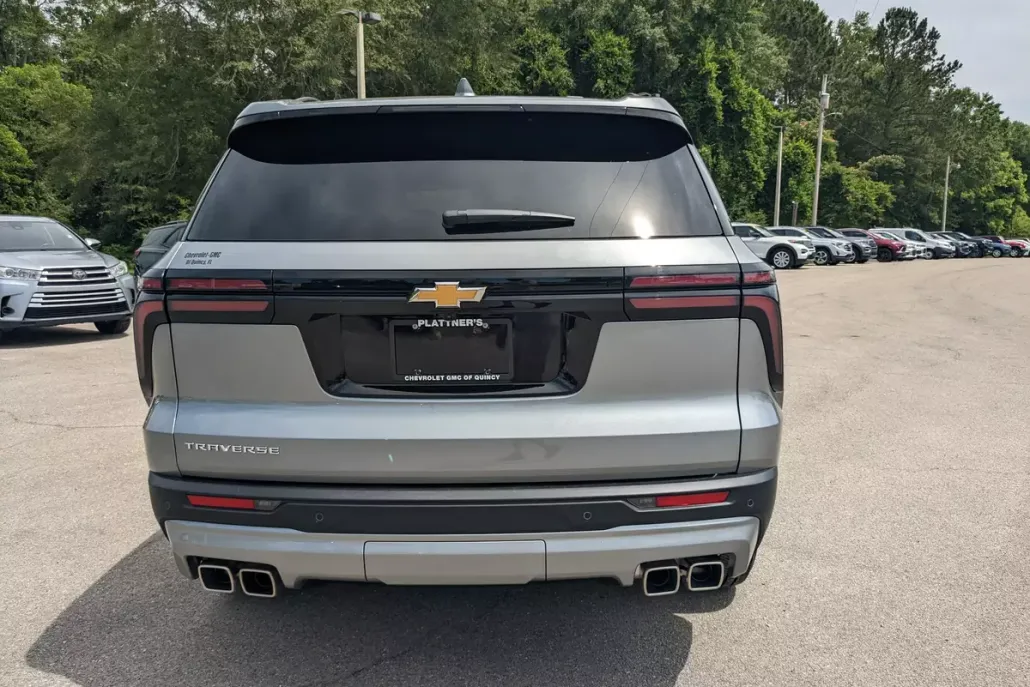 2025 Chevrolet Traverse photo 1