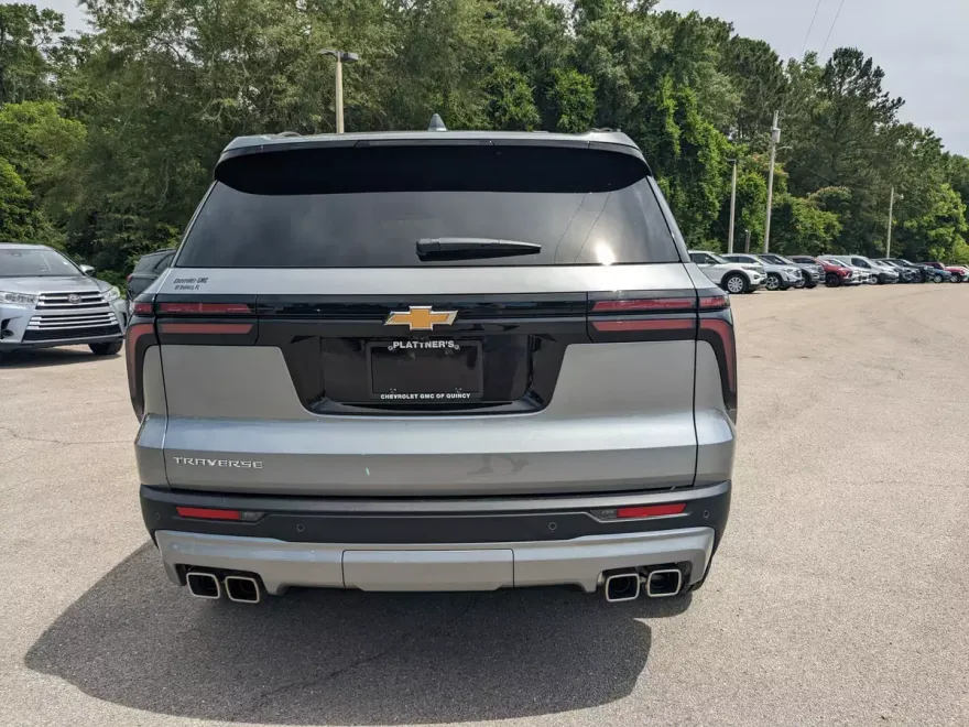 2025 Chevrolet Traverse photo 1