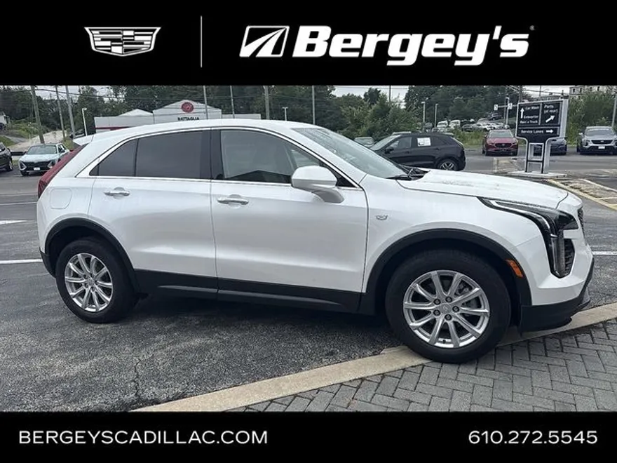 2022 Cadillac XT4 Luxury photo 1