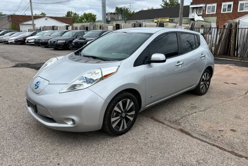 2015 Nissan Leaf S photo 1