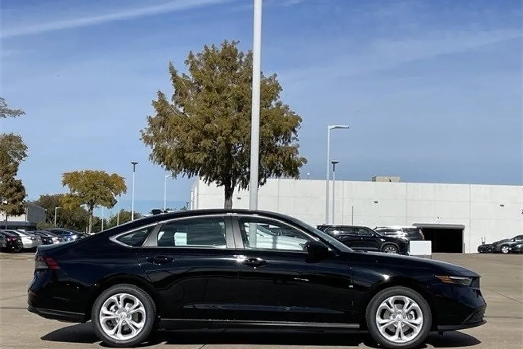 2025 Honda Accord LX photo 1