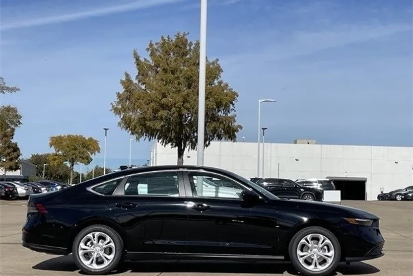 2025 Honda Accord LX photo 1