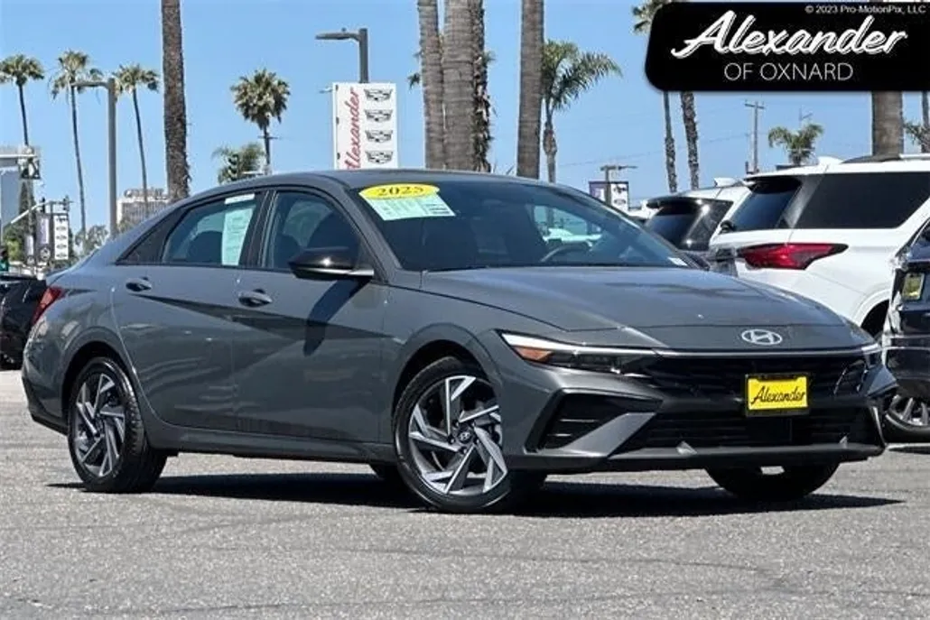 2025 Hyundai Elantra SEL Sport photo 1