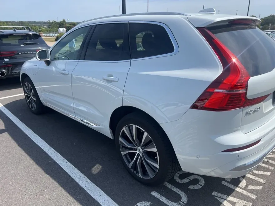 2022 Volvo XC60 Recharge Hybrid T8 Inscription Expression photo 1