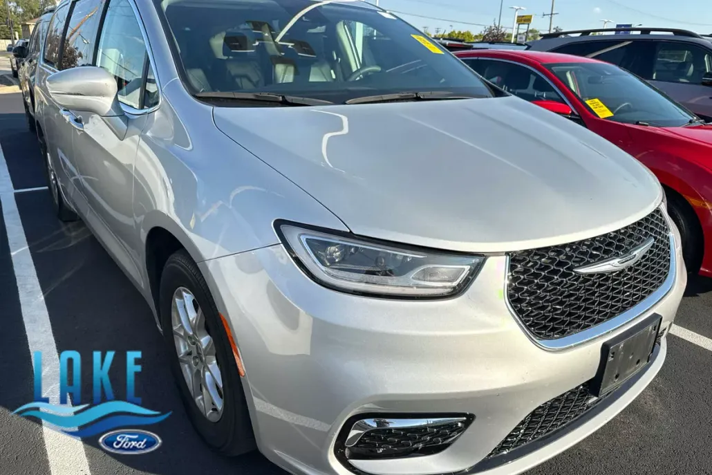 2022 Chrysler Pacifica Touring L photo 1