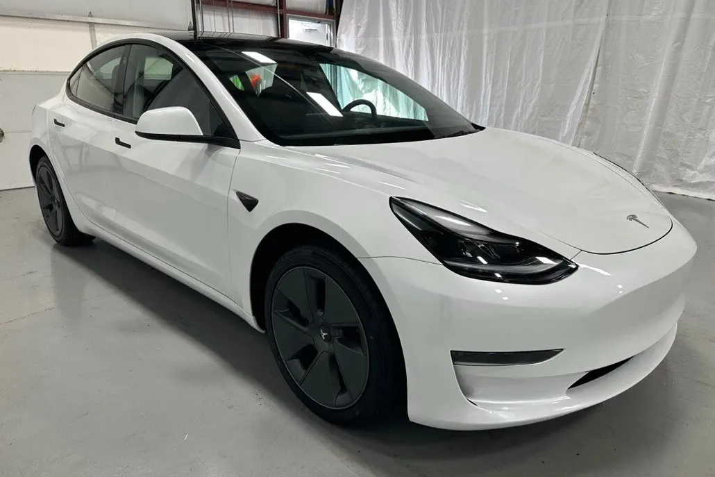2023 Tesla Model 3 photo 1