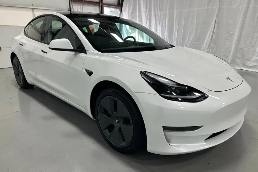 2023 Tesla Model 3 photo 1