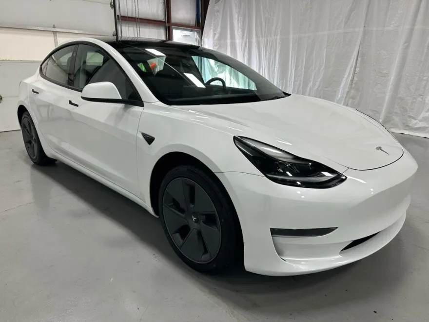 2023 Tesla Model 3 photo 1