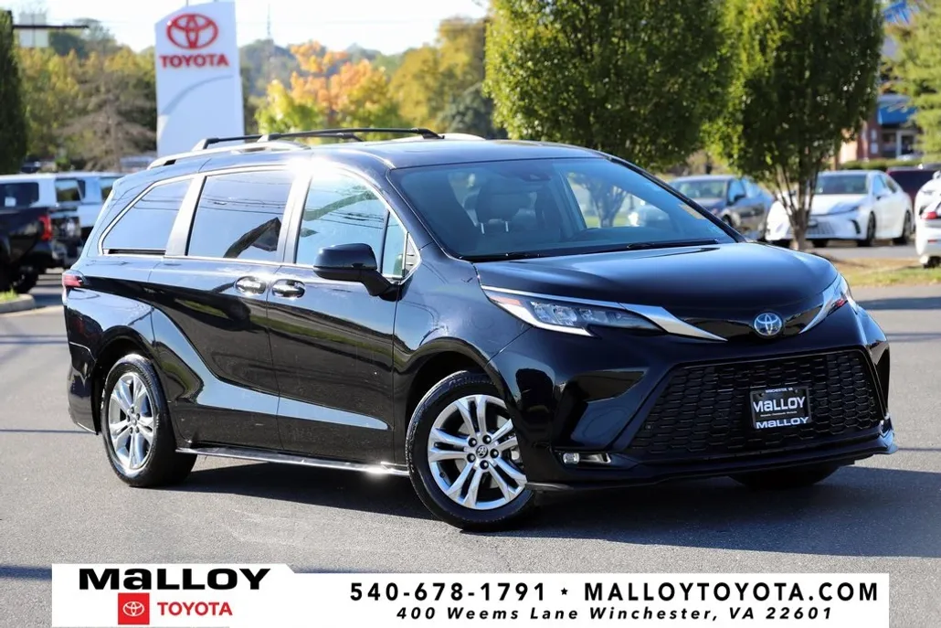 2022 Toyota Sienna XSE photo 1