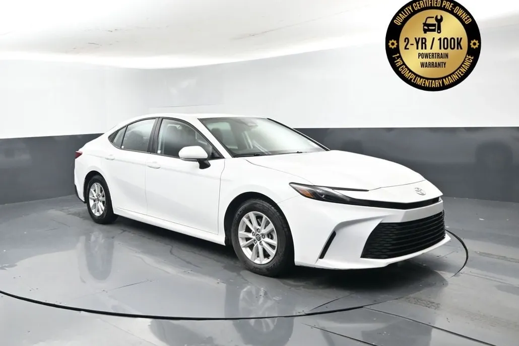 2025 Toyota Camry LE photo 1