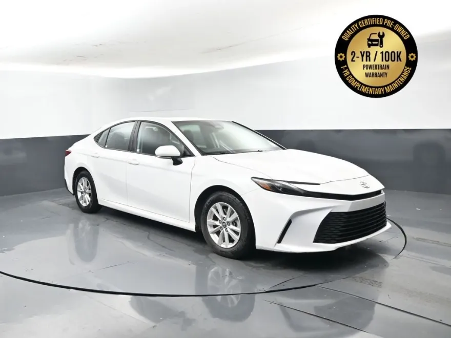 2025 Toyota Camry LE photo 1