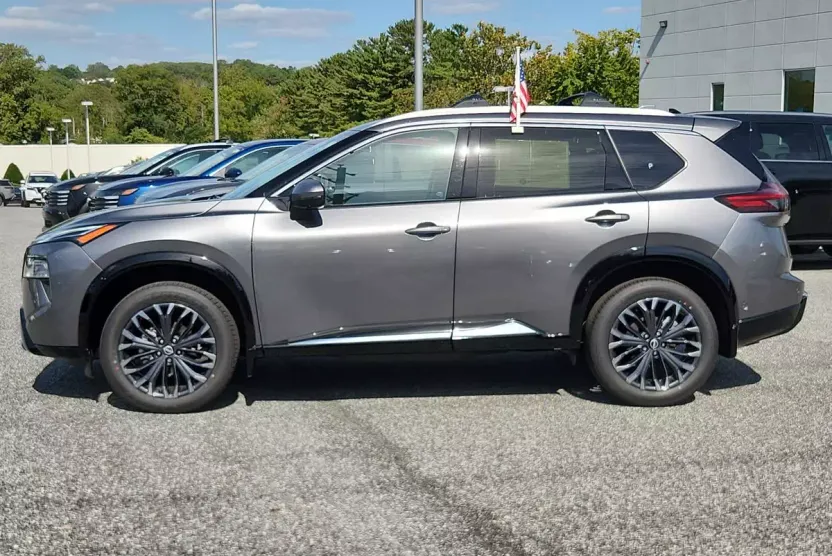 2026 Nissan Rogue Platinum AWD photo 1