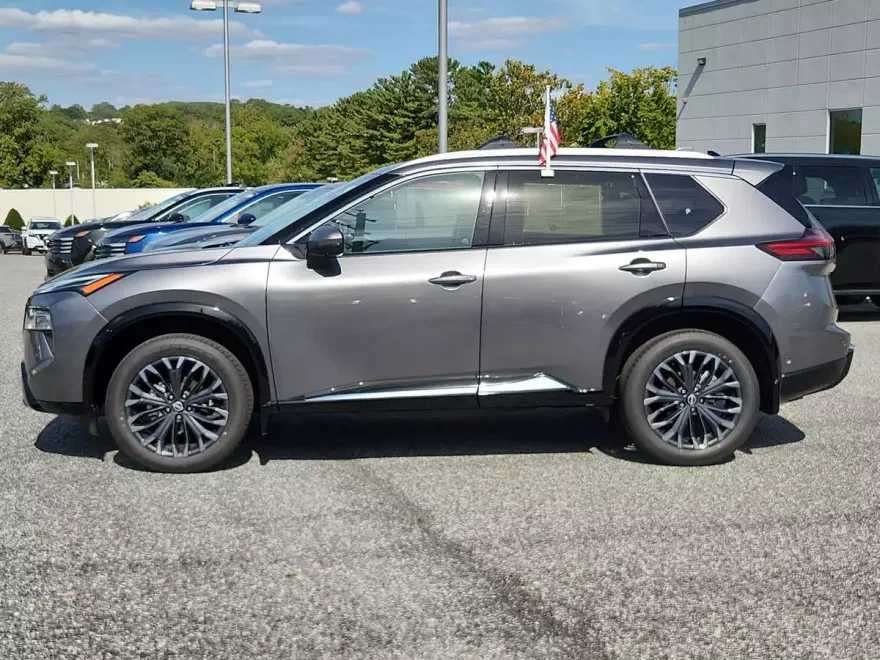 2026 Nissan Rogue Platinum AWD photo 1