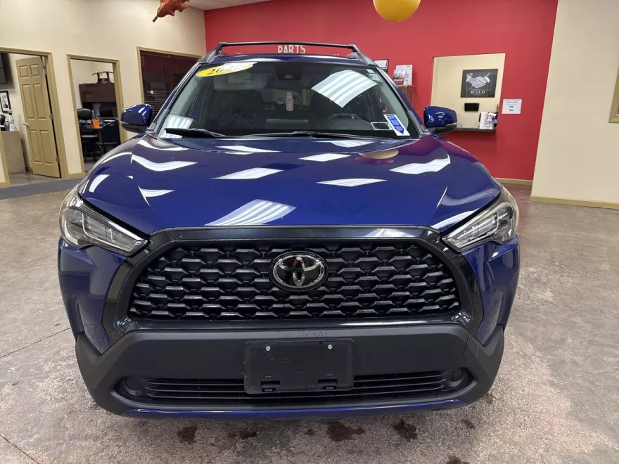 2022 Toyota Corolla Cross LE photo 1