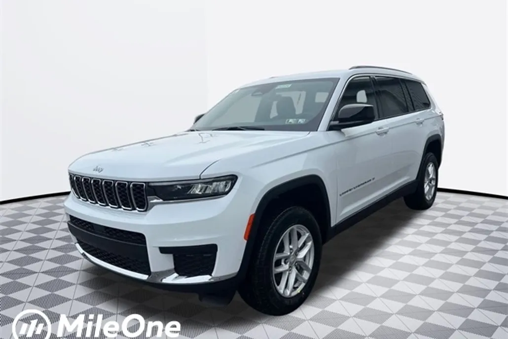 2025 Jeep Grand Cherokee Laredo Sport photo 1