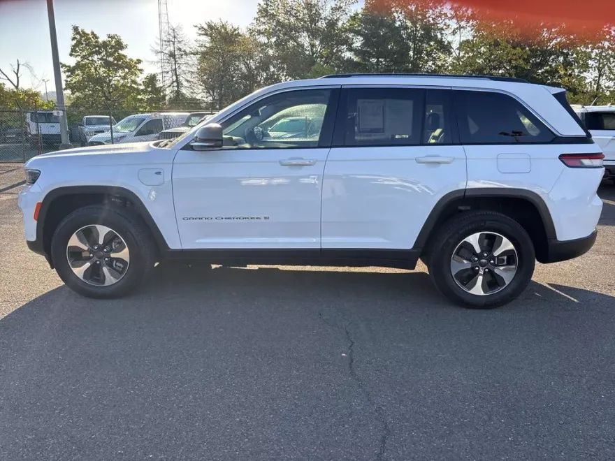 2024 Jeep Cherokee Limited 4xe photo 1