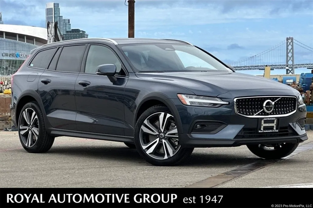 2026 Volvo V60 Cross Country B5 Plus photo 1