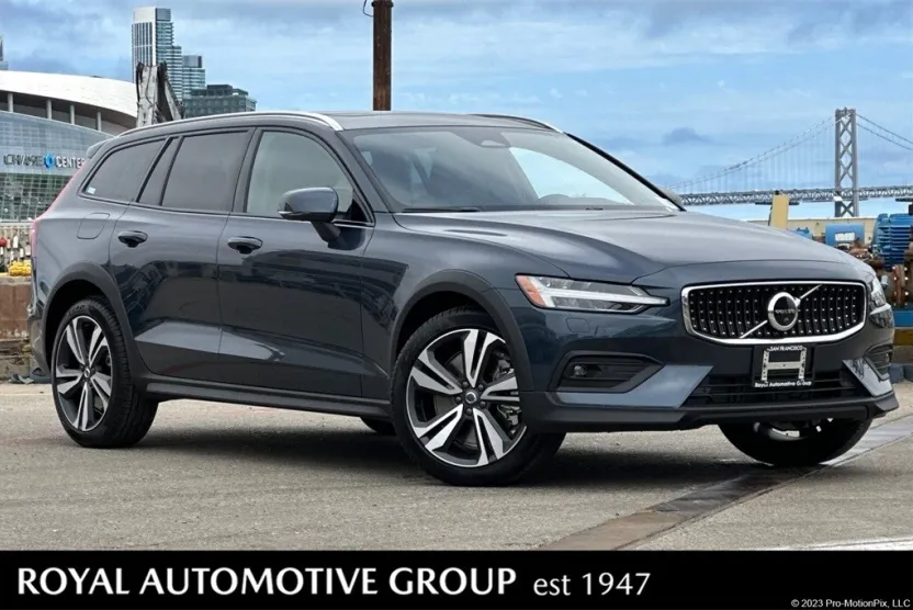 2026 Volvo V60 Cross Country B5 Plus photo 1
