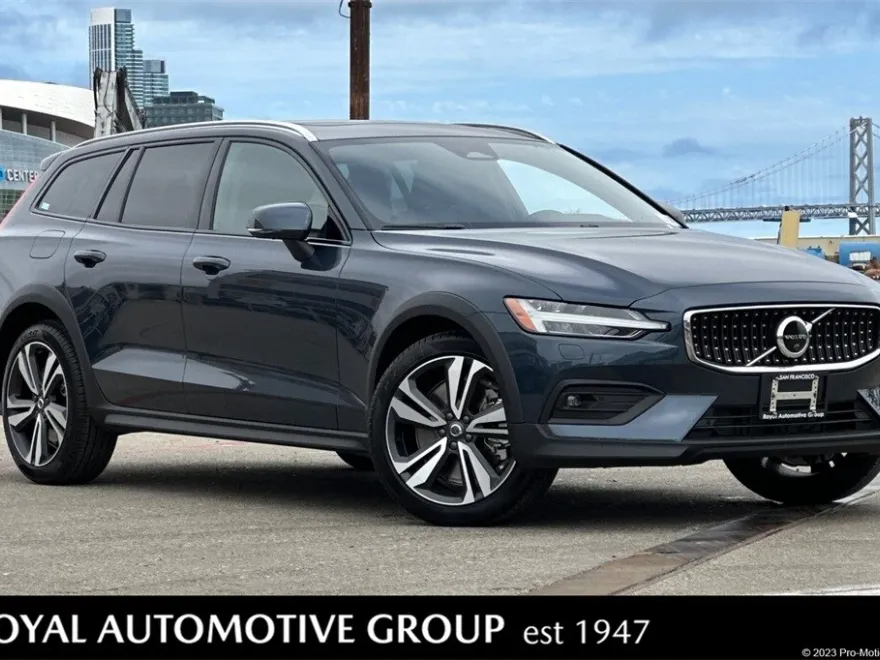 2026 Volvo V60 Cross Country B5 Plus photo 1