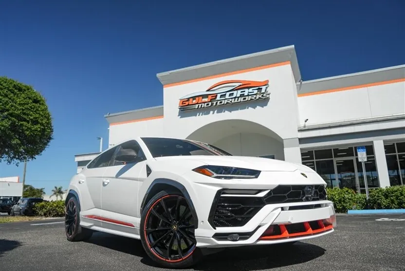 2022 Lamborghini Urus photo 1