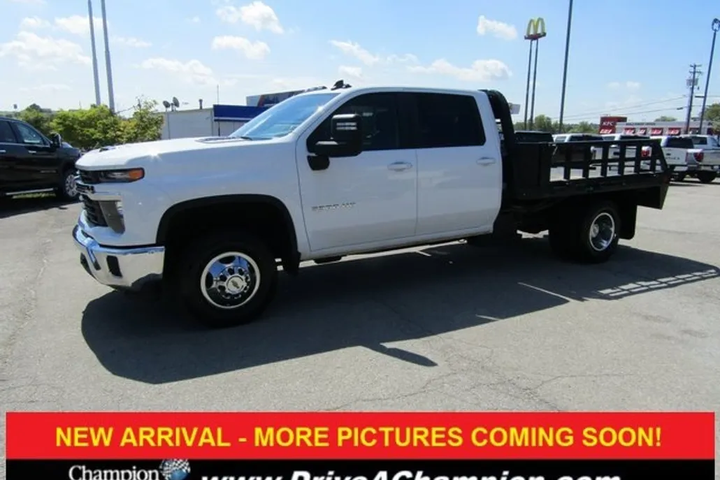 2024 Chevrolet Silverado LT photo 1