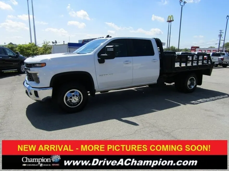 2024 Chevrolet Silverado LT photo 1