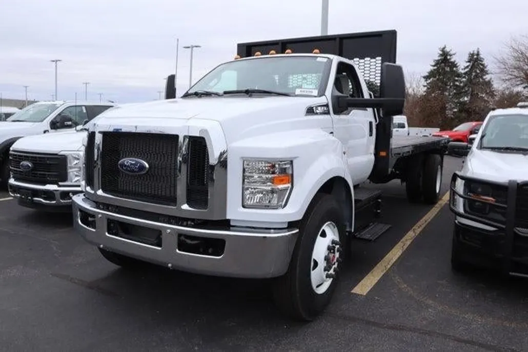 2025 Ford F-650 SuperCab photo 1