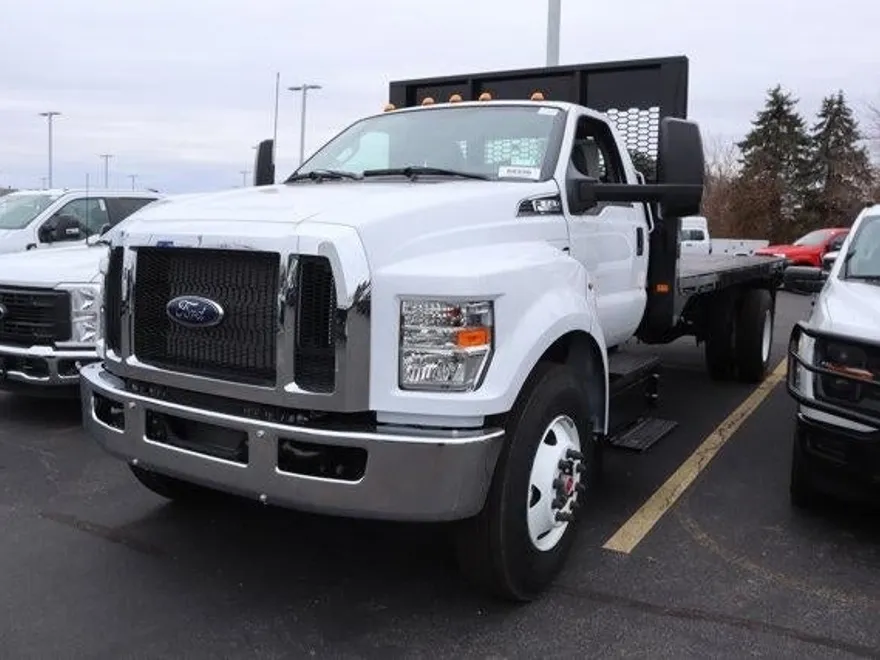 2025 Ford F-650 SuperCab photo 1