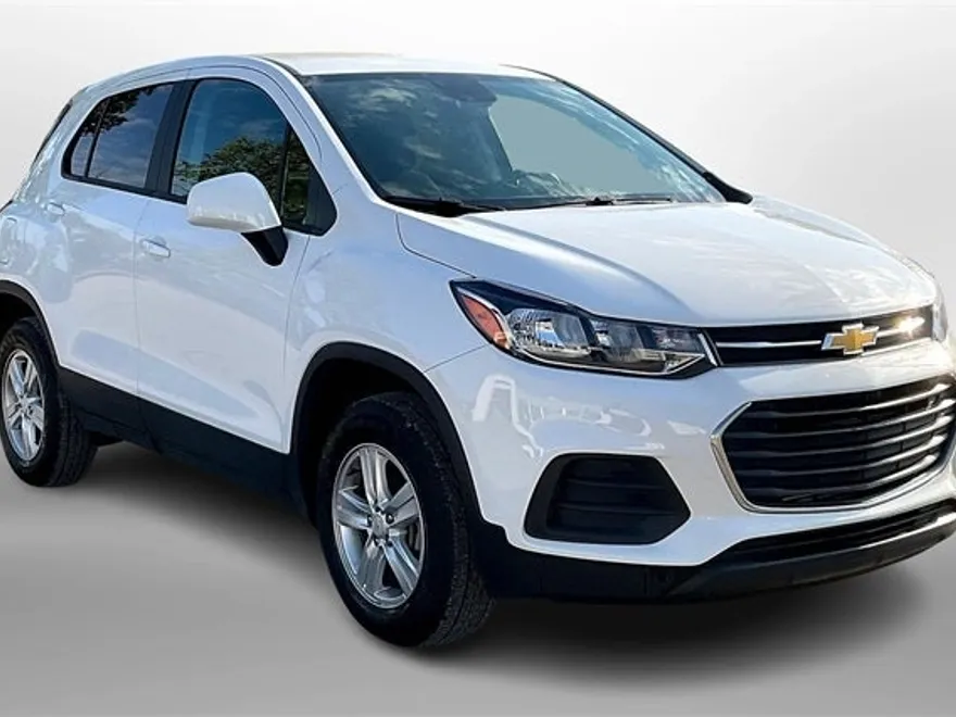 2022 Chevrolet Trax LS photo 1