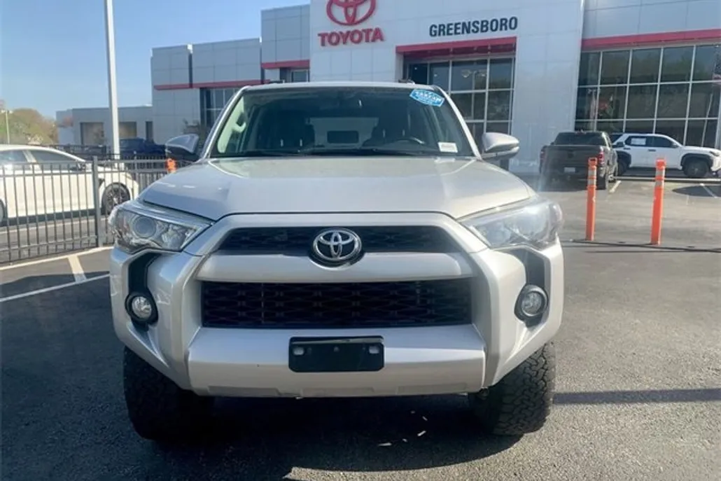 2018 Toyota 4Runner SR5 photo 1
