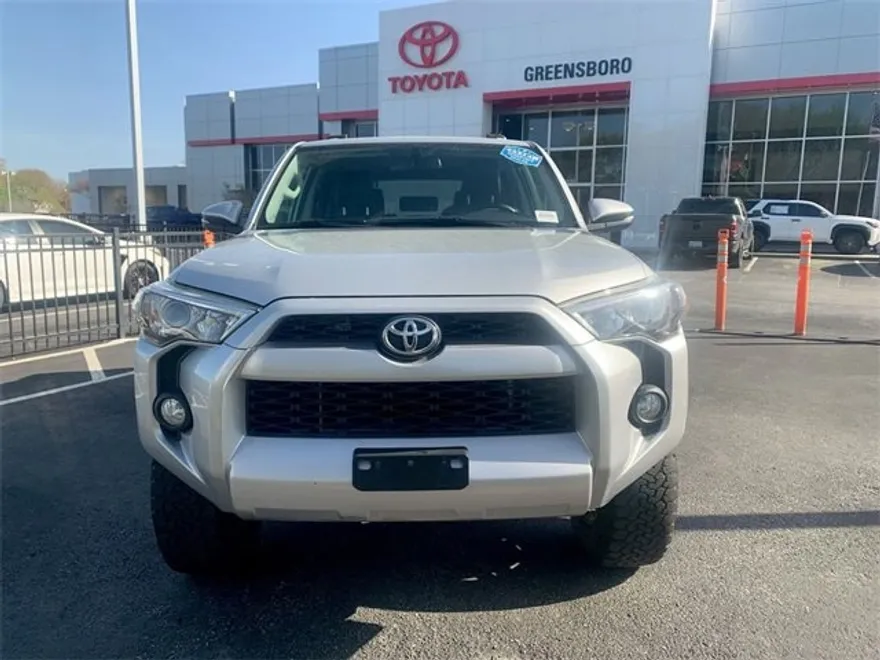 2018 Toyota 4Runner SR5 photo 1