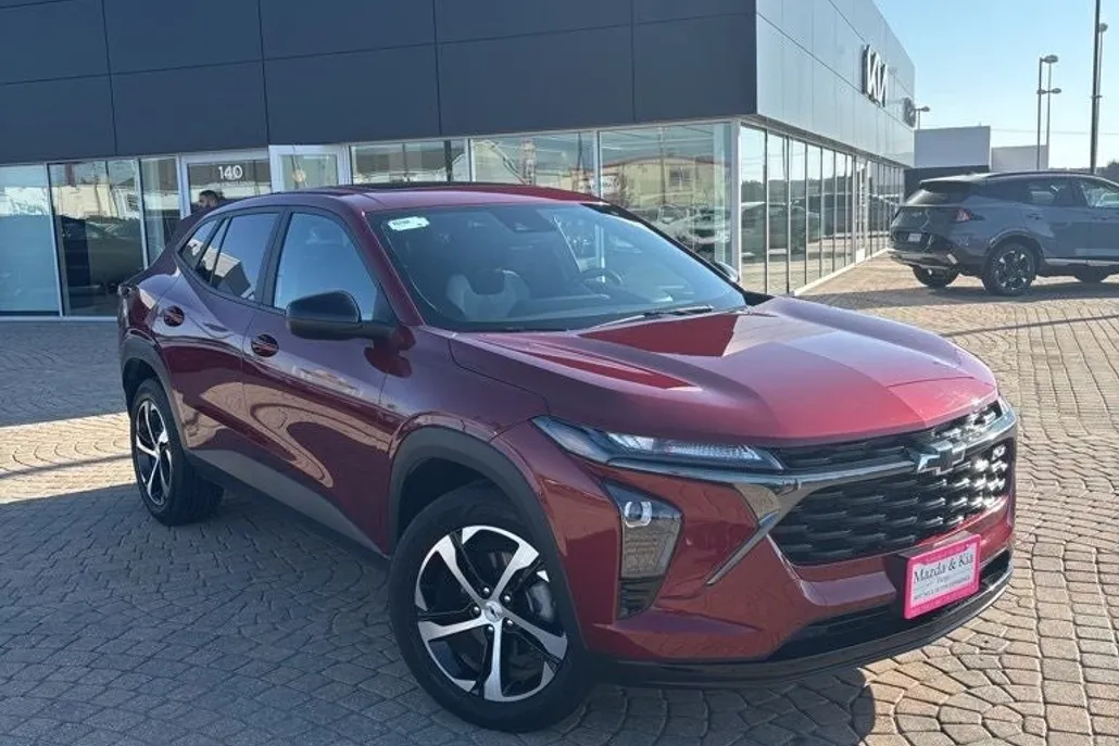 2024 Chevrolet Trax photo 1