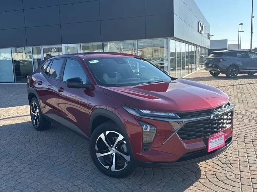 2024 Chevrolet Trax photo 1