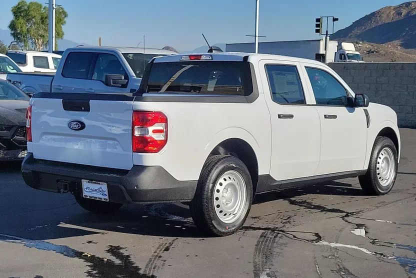 2025 Ford Maverick XL photo 1