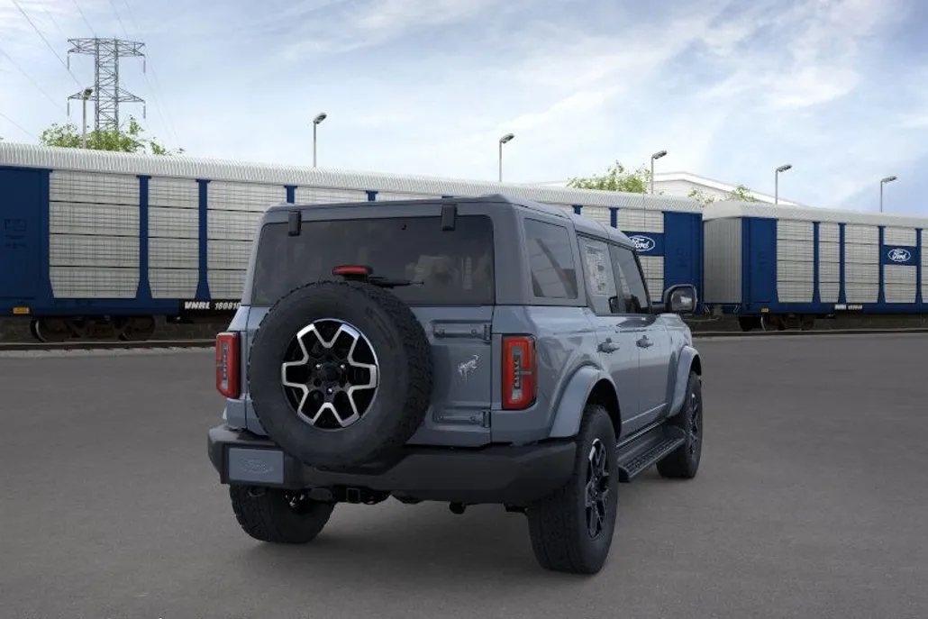 2025 Ford Bronco Outer Banks photo 1