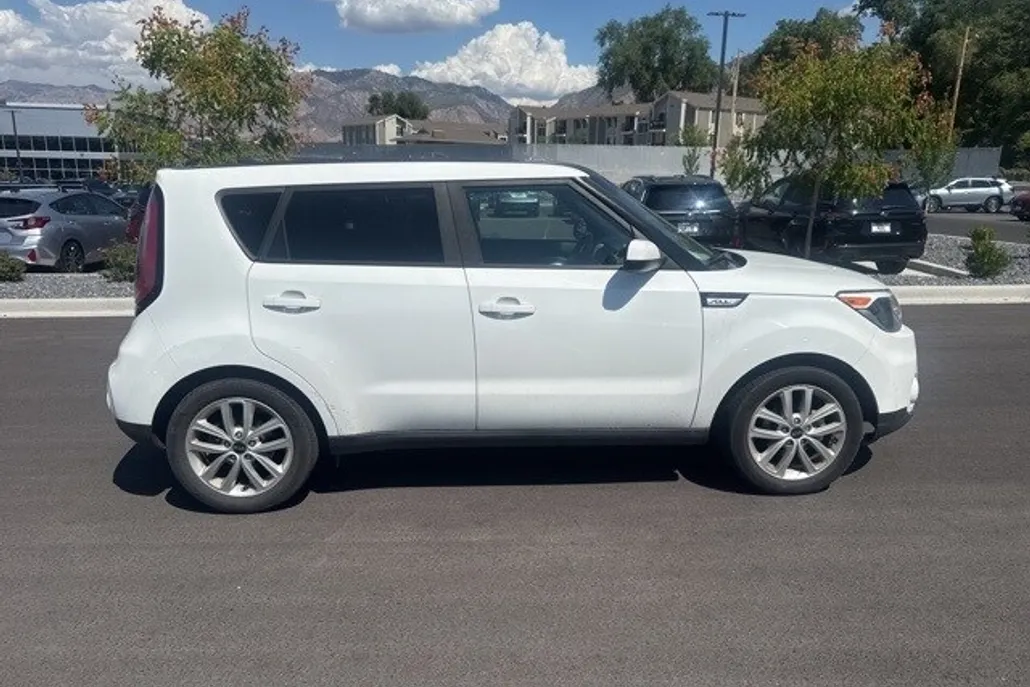 2017 Kia Soul Plus photo 1
