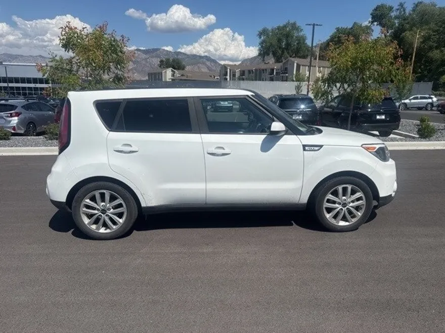 2017 Kia Soul Plus photo 1