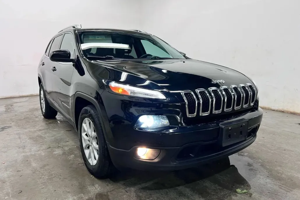 2017 Jeep Cherokee Latitude Sport photo 1